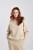 Bluza damska Sweatshirt Sandstone, zbliżenie na modelce z rękami w kieszeniach