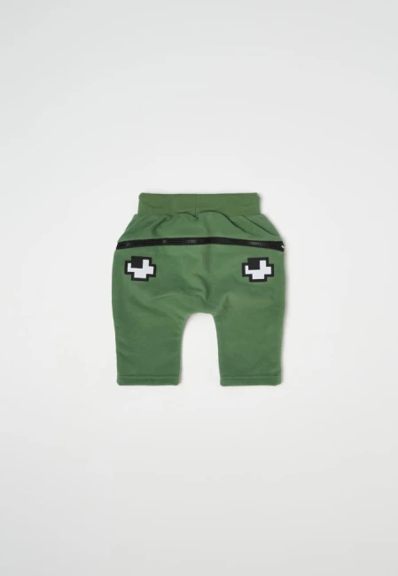 HUNGRY SHORTS GREEN TYŁ_PRZESKALOWANE.jpg